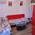Merilyn Petrich 3* Петрич